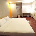X Go Inn Bts Silom Saint Louis