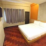 X Go Inn Bts Silom Saint Louis