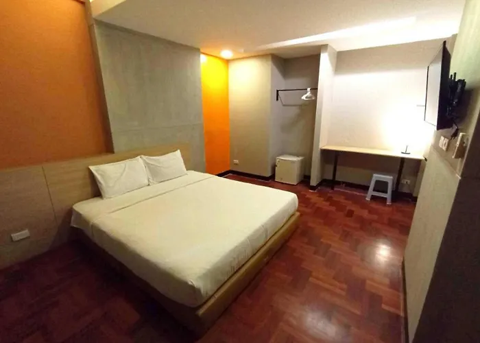 X Go Inn Bts Silom Saint Louis